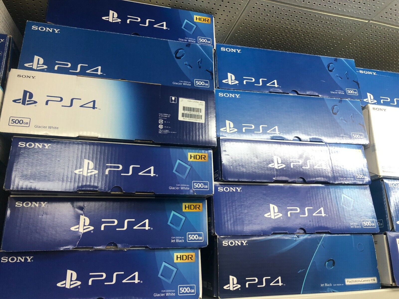 Consola PlayStation 4 PRO 2TB edición limitada 500 de segunda mano por 699  EUR en Madrid en WALLAPOP