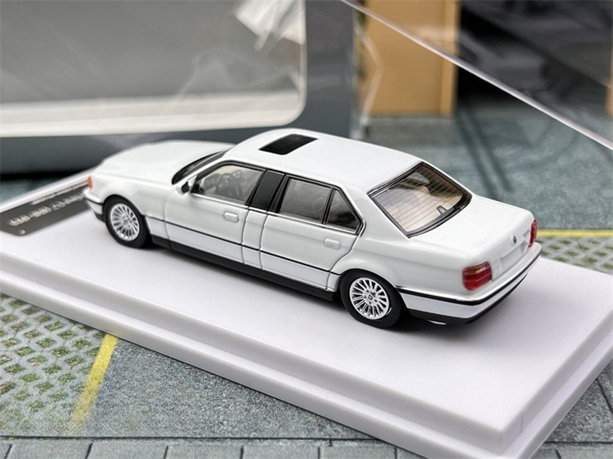 DCM 1/64 Scale 7 Series E38 White 1998-01 Diecast Car Model Toy