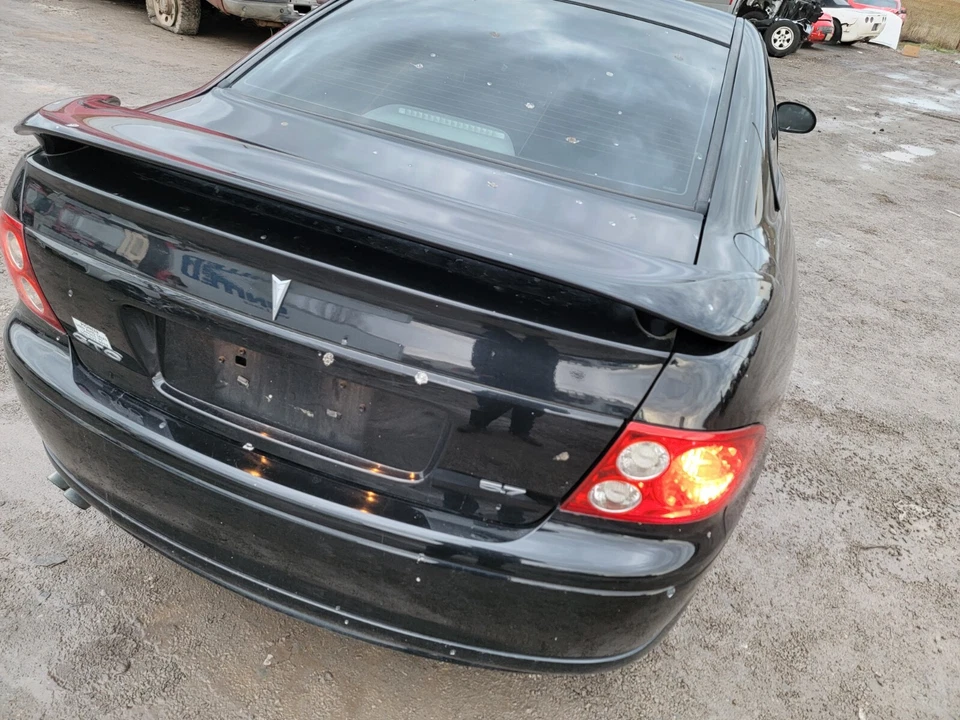 04-06 PANEL ALERÓN TAPA MALETERO TRASERO PONTIAC GTO PHANTOM METÁLICO NEGRO 80U Foto 2 de 4