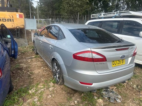 2010 Ford Mondeo Operators Manual & Case #B402 - Picture 8 of 12