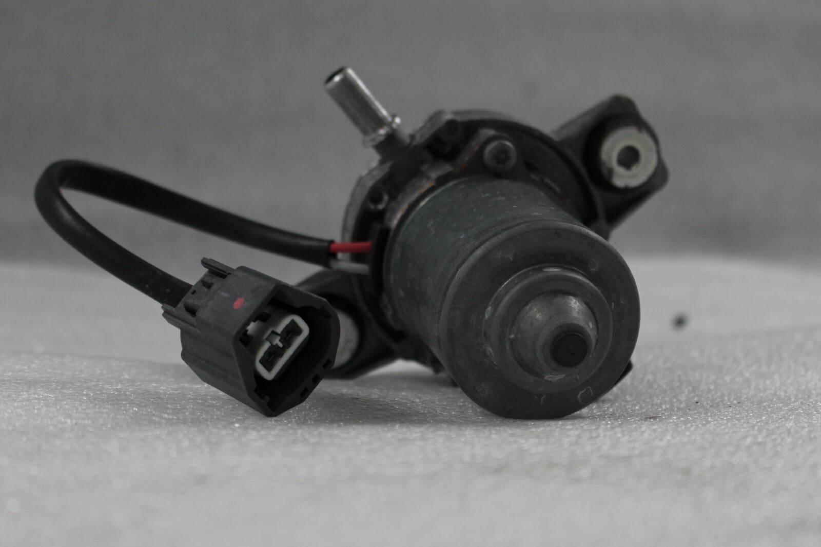 Mclaren MP4-12C, Vacuum Pump, Used