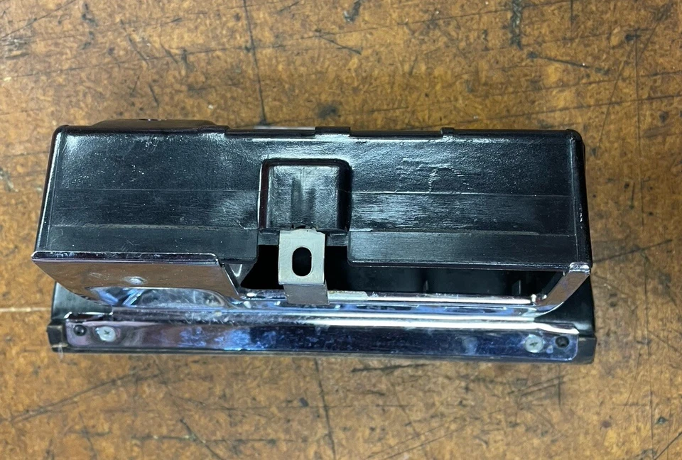 梅赛德斯奔驰 W123 280CE 300CD 前仪表板烟灰缸木质 Zebrano — 第 4/4 张图片