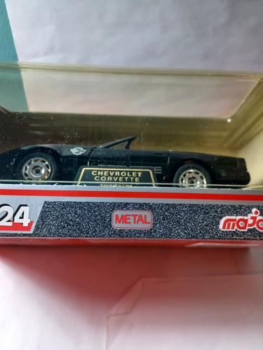 Majorette Club (1/24 Scale) Chevrolet Corvette Roadster (1986, Black) 4204 - Picture 3 of 19