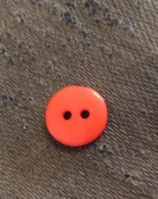DILL BUTTONS- ORANGE ROUND--2 HOLE--1/2"---14 PIECES