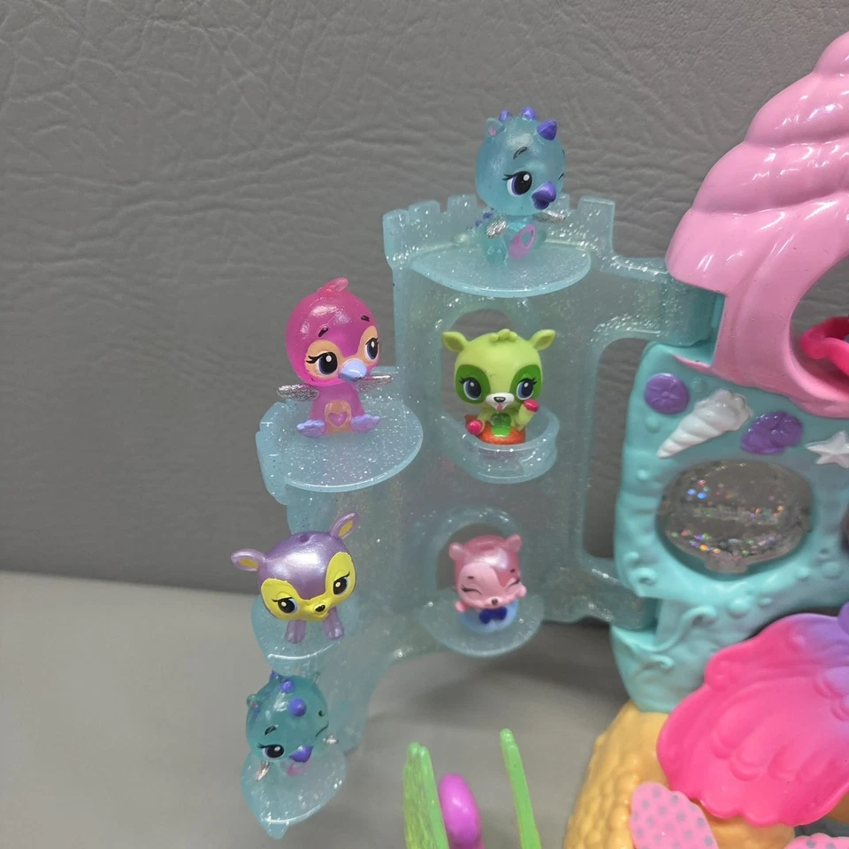 Игровой набор Hatchimals CollEGtibles Mermal Magic Coral Castle и лот из 63 фигурок - Изображение 4 из 4