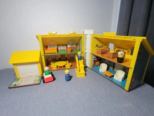 Vintage Complete Fisher Price Little People Yellow Play Family Tudor House #952