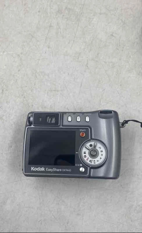 Kodak EasyShare DX7440 Silver 4X Optical Zoom Point & Shoot Digital Camera - Image 2 of 4
