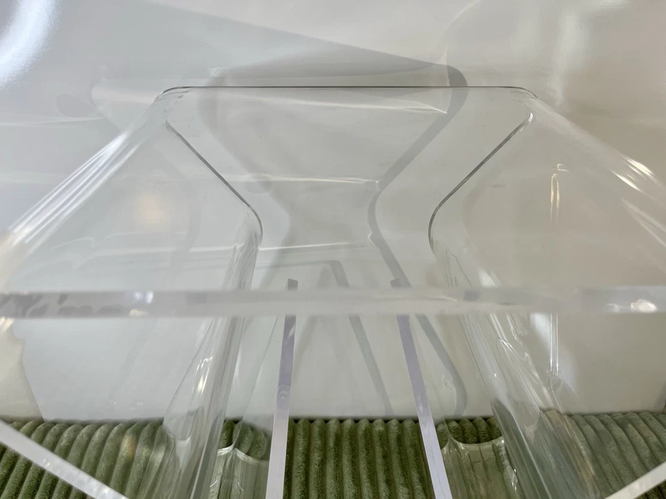 Mesa auxiliar de acrílico Maggie Urban Outfitters ~ Mesa auxiliar de revista Foto 4 de 4