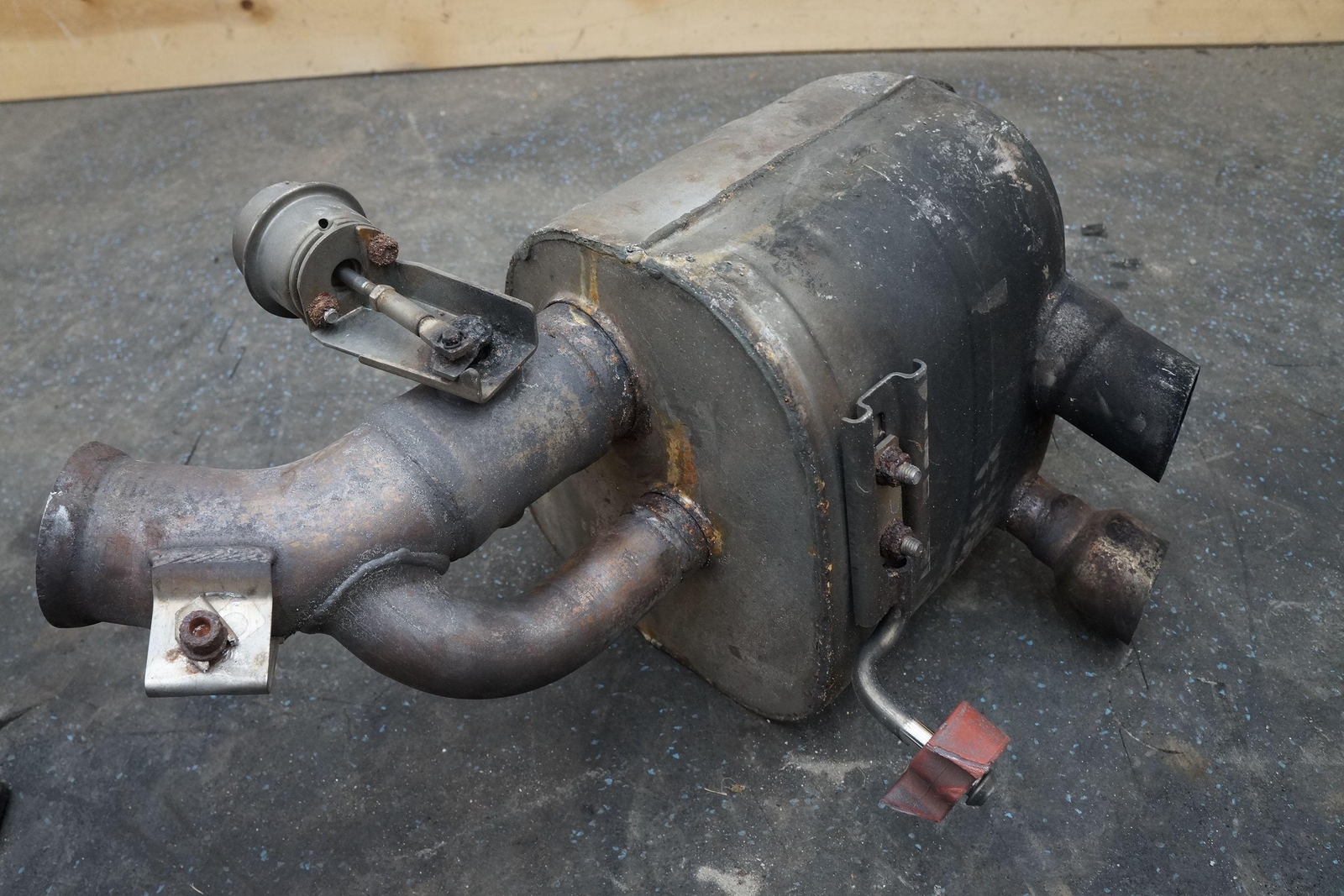 Rear Left Exhaust Muffler Silencer Tail Pipe 253353 OEM Ferrari California 2010