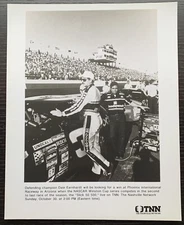 DALE EARNHARDT PHOENIX INT RACEWAY ARIZONA SLICK 50-500 TNN B/W PRESS PHOTO 8X10