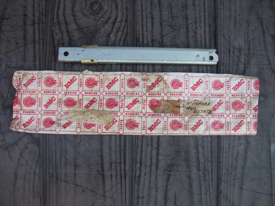 Coche Clásico Genuino BMC Bonnet Stay Morris Austin Farina A60 Estate Nuevo de Lote Antiguo Foto 2 de 4