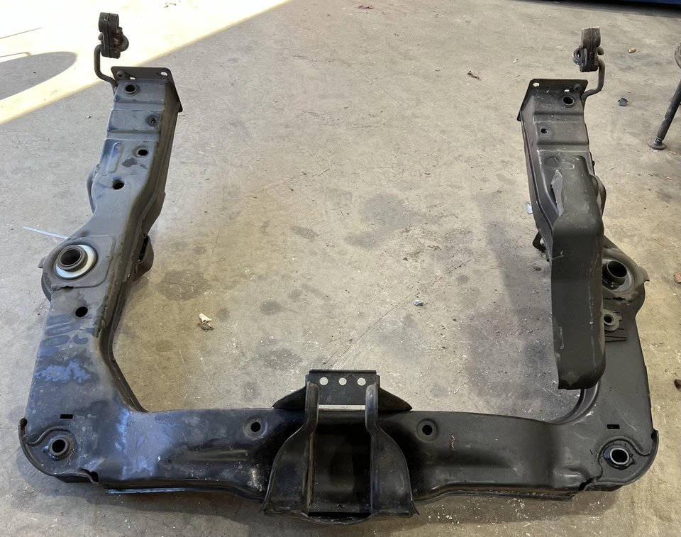 Subchasis trasero Smart Fortwo 2008-2015 travesaño OEM 4513500008 Foto 2 de 4