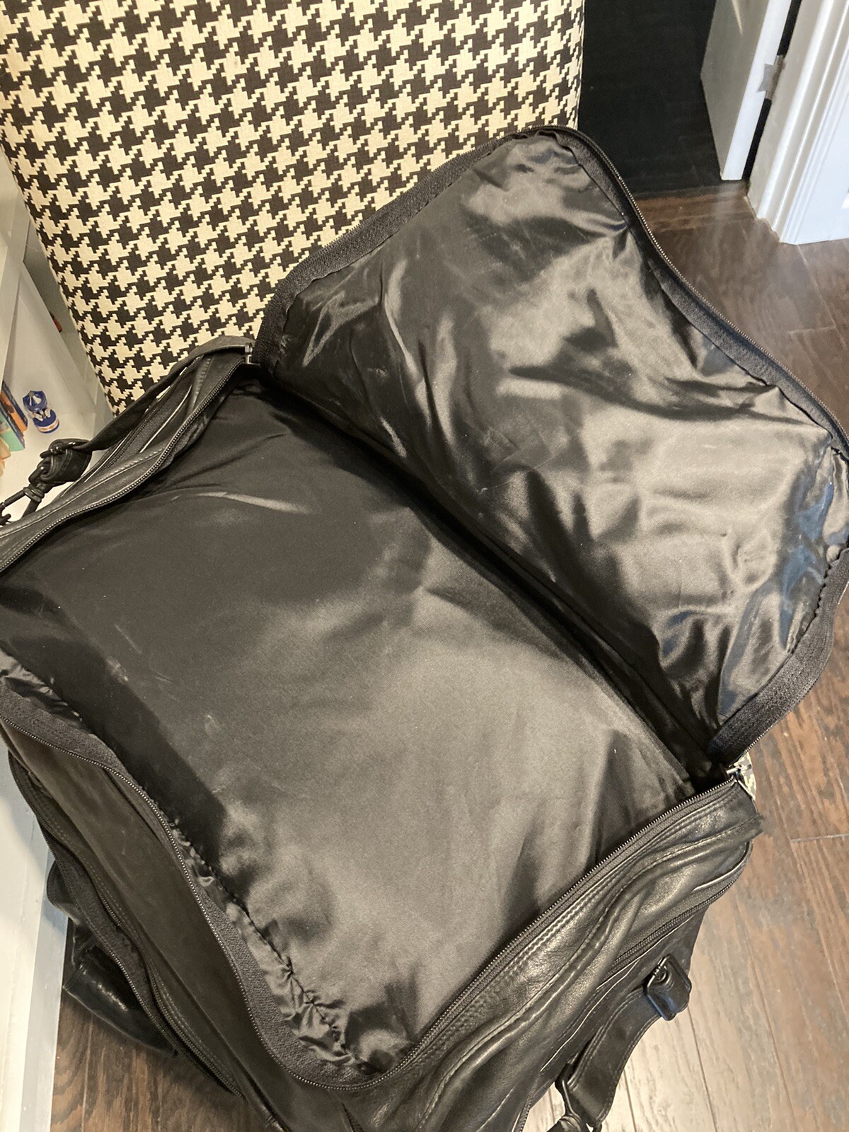 TUMI Black Expandable Leather Suitcase, Carryon, Duf… Gem