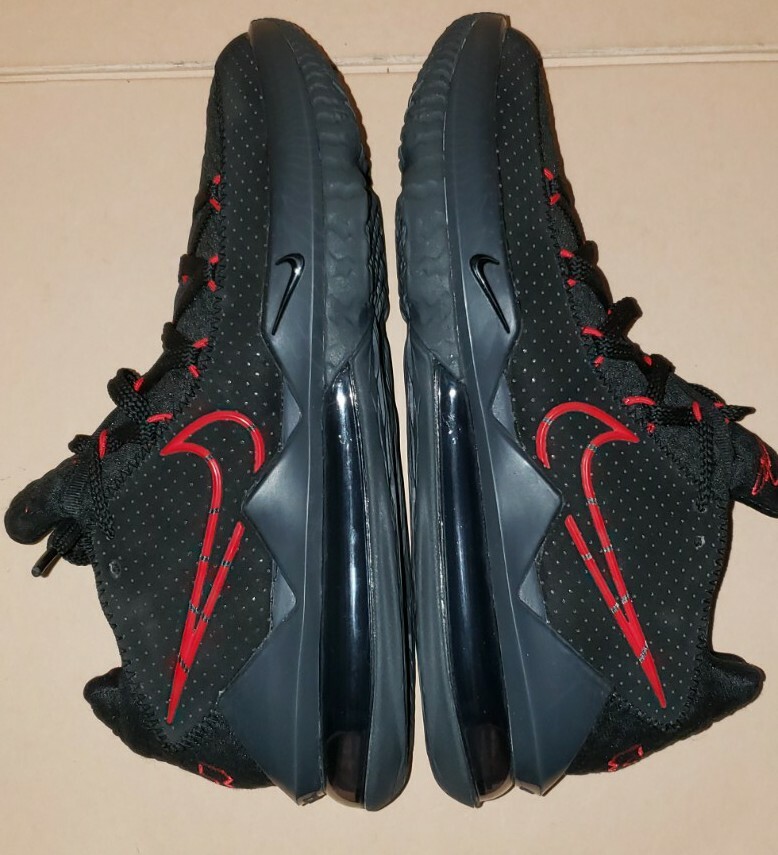 NIKE LEBRON XVII 17 LOW BLACK MEN'S SIZE 8.5 New with