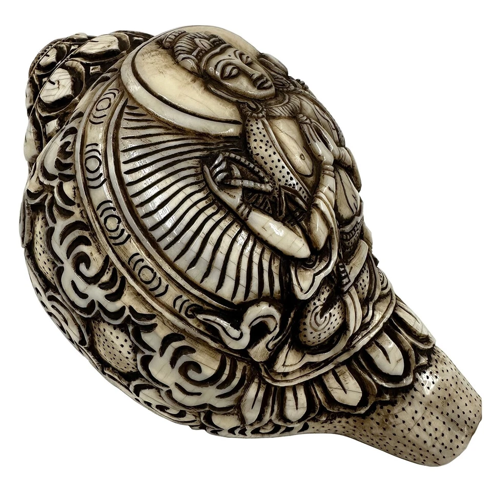 Antigua caracola budista tibetana finamente tallada Foto 3 de 4