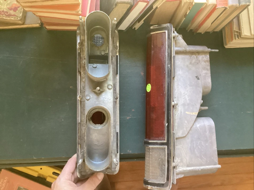 Luces traseras Chrysler Newport 1968 lados derecho e izquierdo Foto 3 de 4