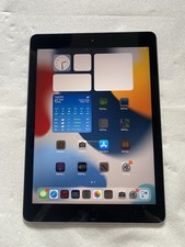 Apple iPad 6th Gen 32 GB Wi-Fi - READ