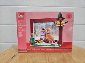 Lego 40702 Limited  Edition Christmas  Picture Frame 209 pcs Retired, New Sealed