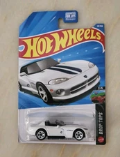 Hot Wheels 2026 Case B '92 Dodge Viper RT/10 RTH Treasure Hunt 29/250 White