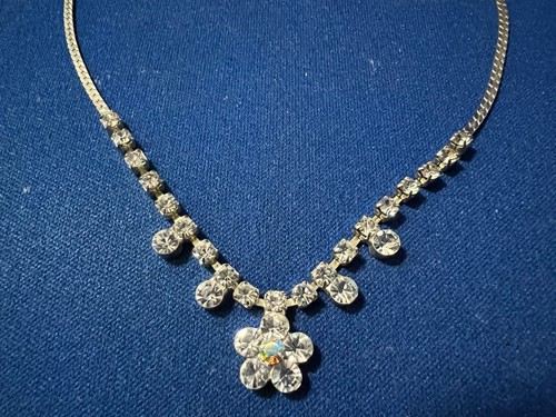 Premier Designs Jewelry Crystal Flower Pendant & Earrings Set (A52I) - Picture 5 of 8