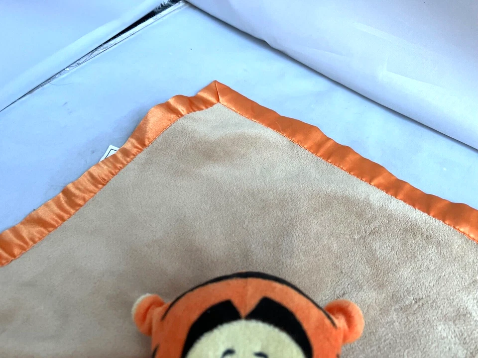 Disney Baby Winnie The Pooh Tigger Manta de Seguridad Lovey Blankie Peluche Sonajero Foto 3 de 4