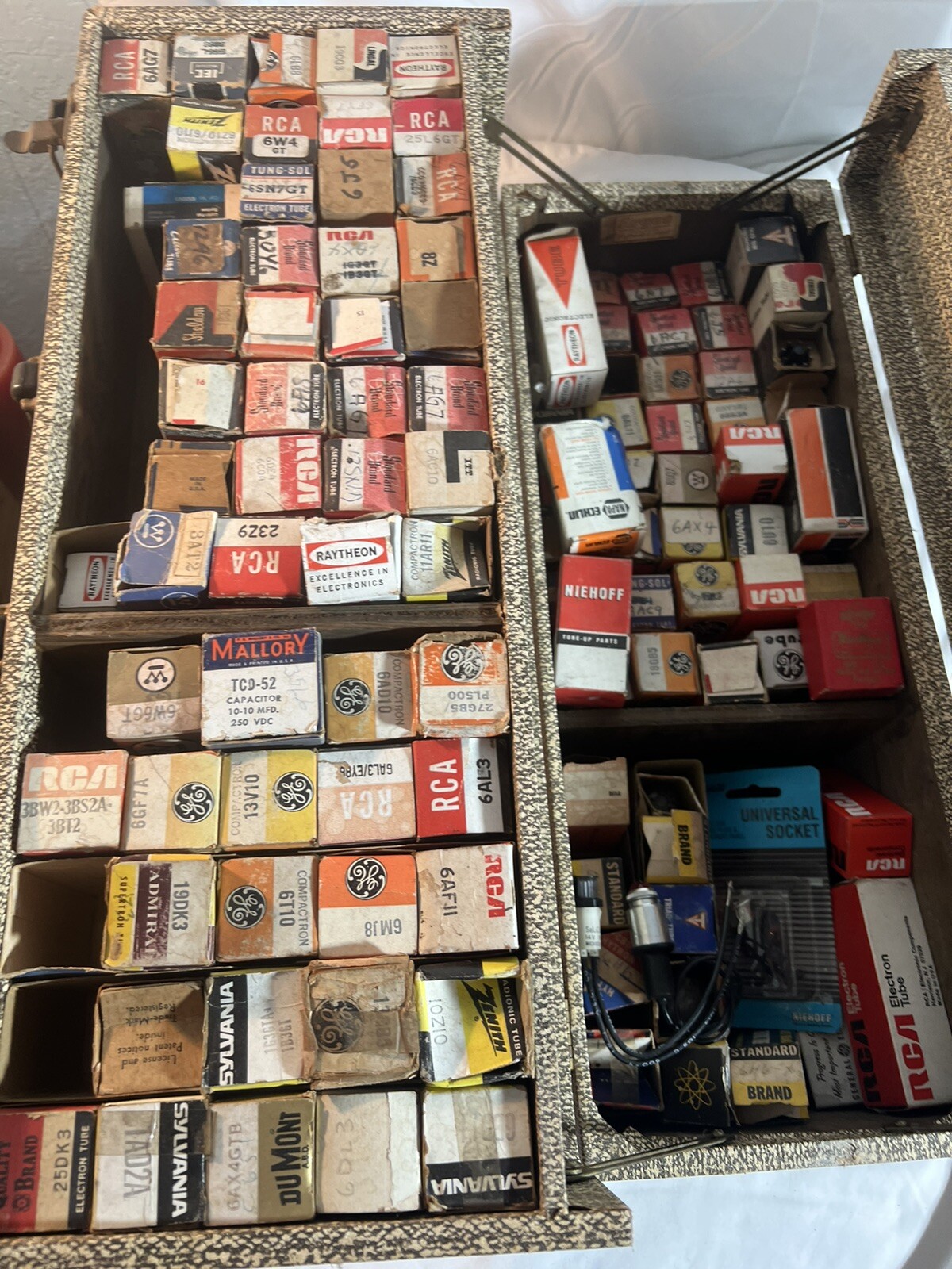 Vintage Large Lot Bulk Carry All Vacuum Tube Case GE RCA Zenith