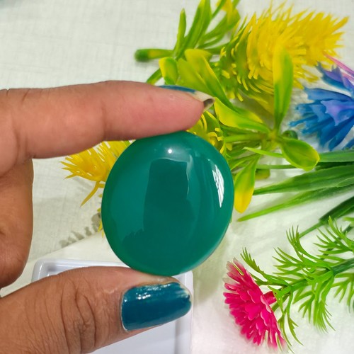 "61.05 Ct Natural Green Onyx Oval Cabochon – Amazing Loose Gemstone for Jewelry" - Picture 4 of 8