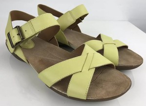 clarks shoes victoria bc