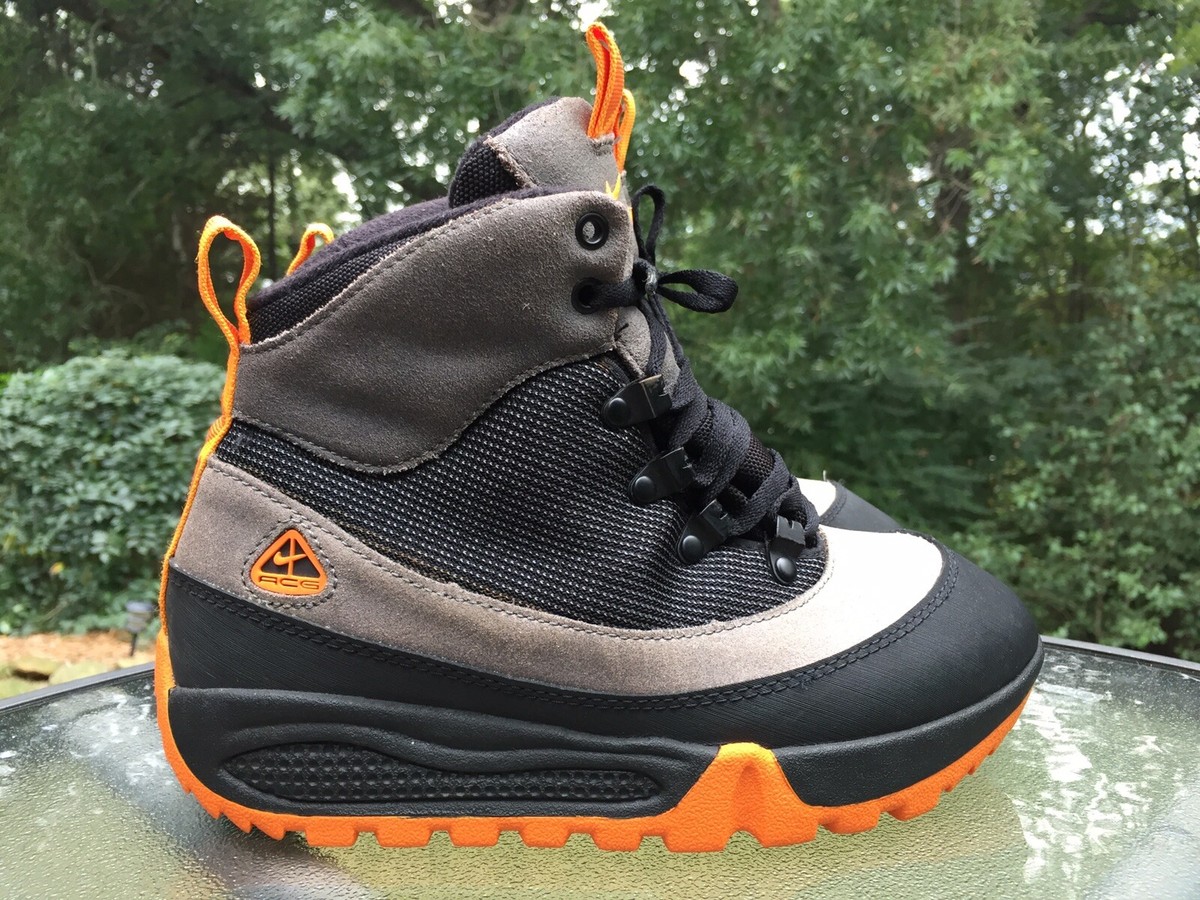 VINTAGE Nike ACG Size 4.5 Youth Winter Boots 159874 081 Black Gray