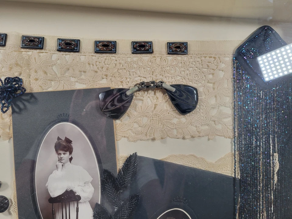 维多利亚阴影盒古董旧花边浪漫 1800 年代串珠钱包发夹 — 第 3/4 张图片