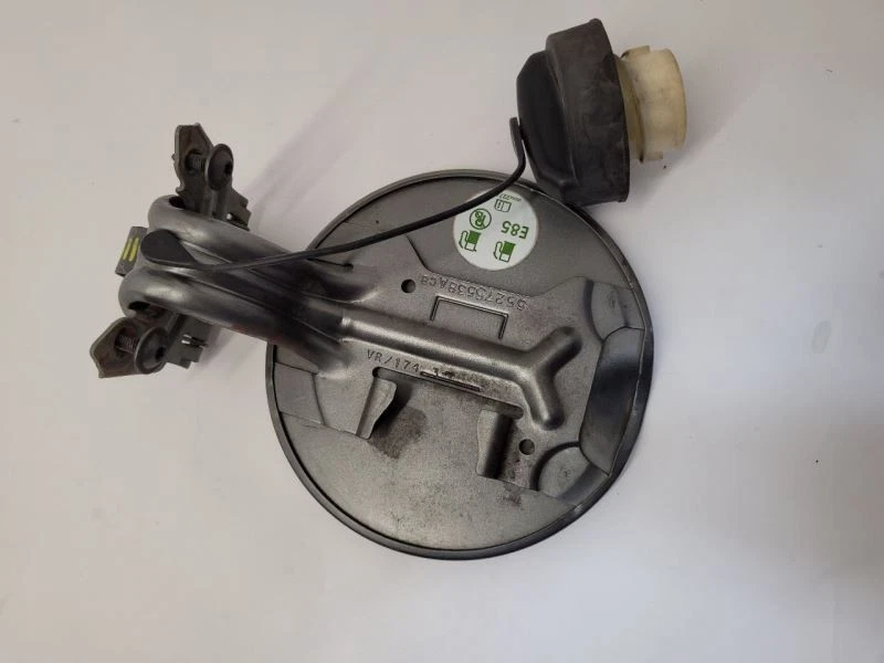 Dodge Ram 1500 2002-2008 camioneta 4,7 L puerta de llenado de combustible plateada Foto 3 de 4