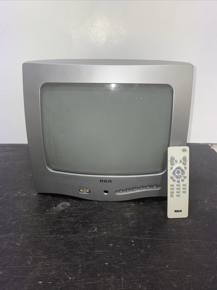 RCA E13320 13" CRT TV Front RCA Inputs w/Remote - Retro Gaming Tested Working - Image 2 of 4