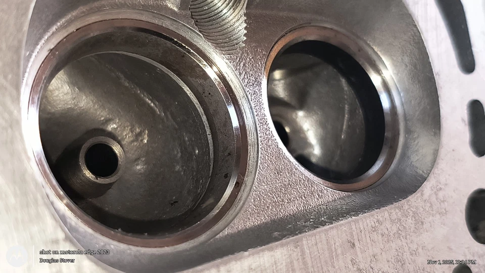 Culata Subaru NOS 1,8 L puerto único EA 82 fundición 85-91 Foto 3 de 4