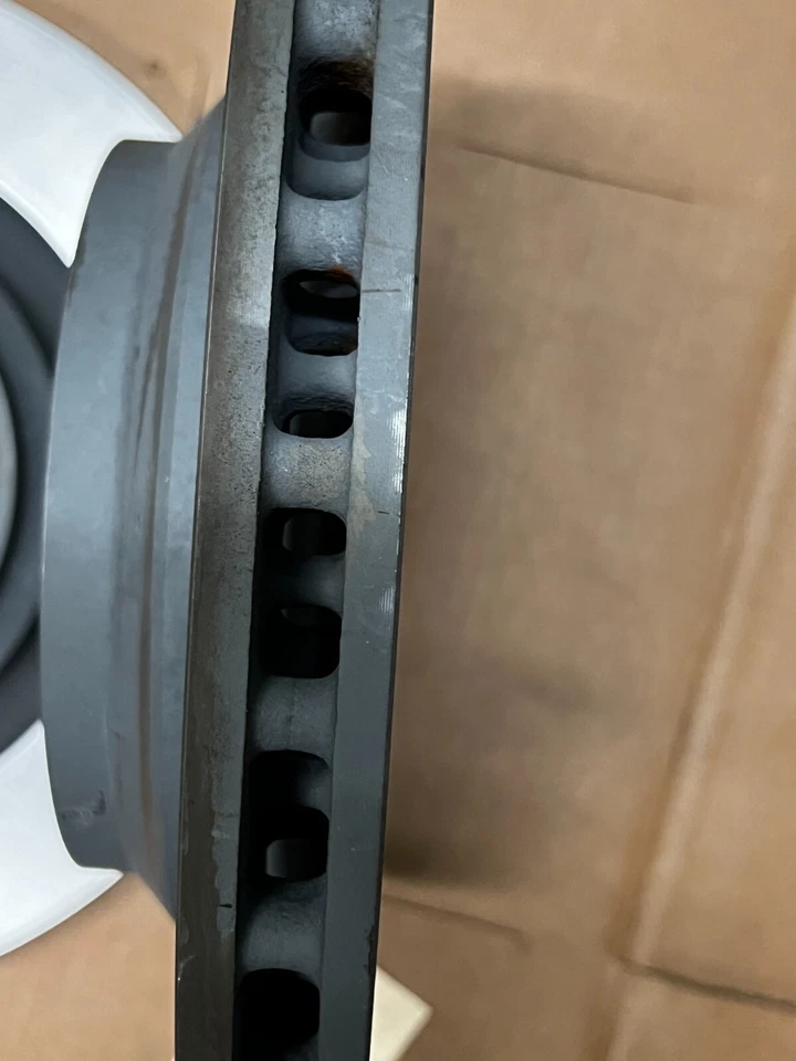 Комплект оригинальных заводских задних тормозных дисков 2014 - 2023 Challenger / Charger от оригинального производителя - Изображение 3 из 3