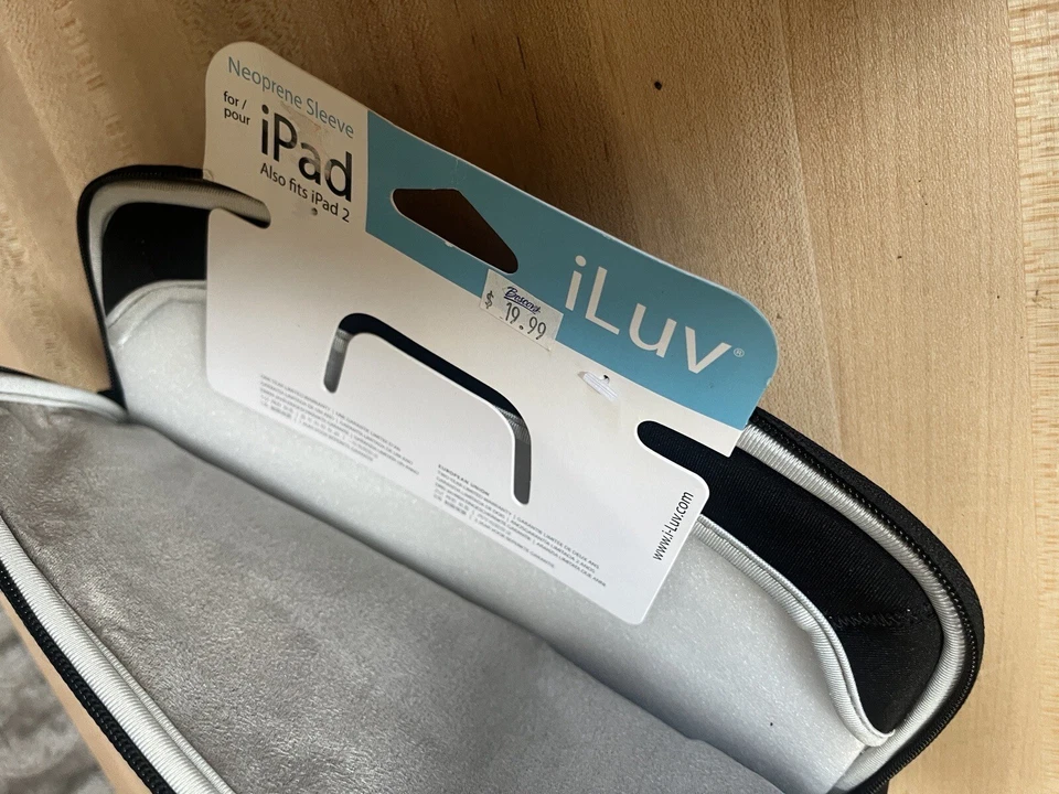 iLuv Neoprene Sleeve iPad Case, New - Image 4 of 4