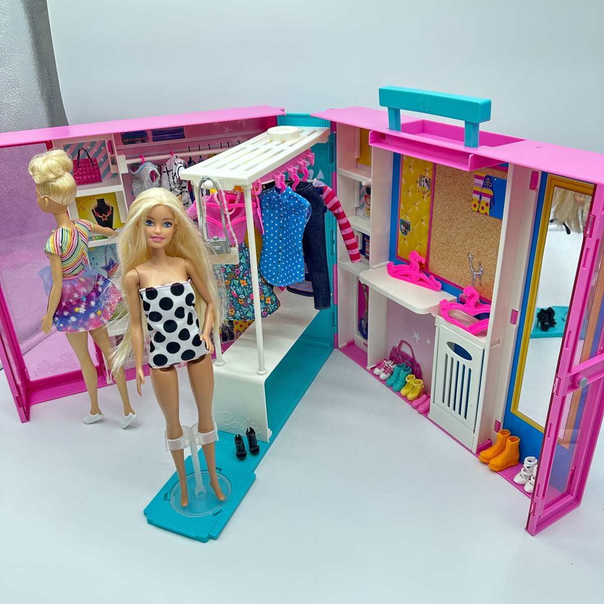 Barbie Dream Closet Con Ropa Y Accesorios – Angelitos A La Moda