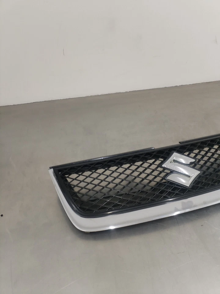 Suzuki Vitara front grill Mk3 2007 badge emblem matt black + Chrome 71743-65J0 - Image 2 of 4