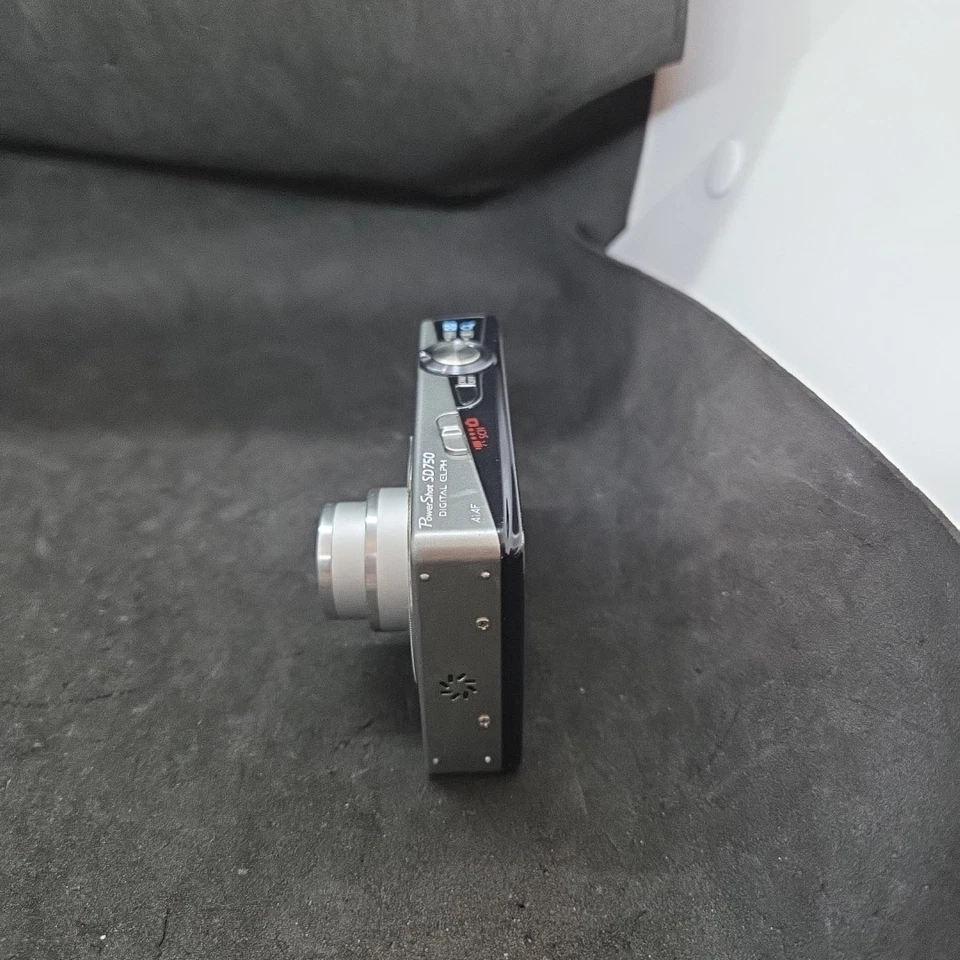 Canon PowerShot SD750 Digital ELPH 7.1 MP Camera Silver - NO CHARGER #1 - Image 2 of 4