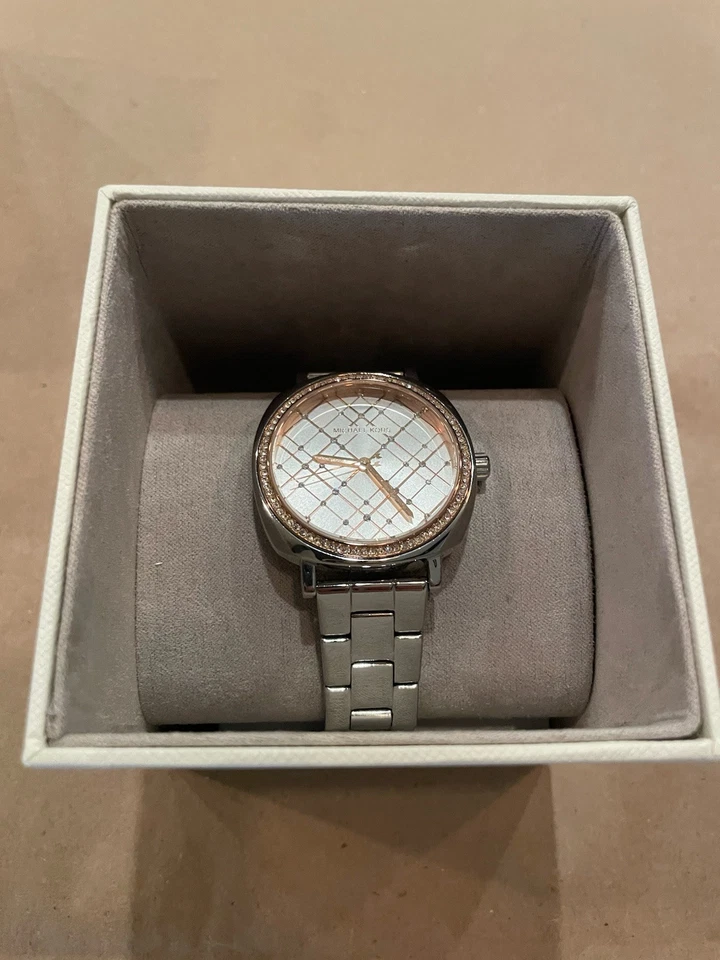 Reloj Michael Kors para mujer con esfera plateada — MK 3988 Foto 4 de 4