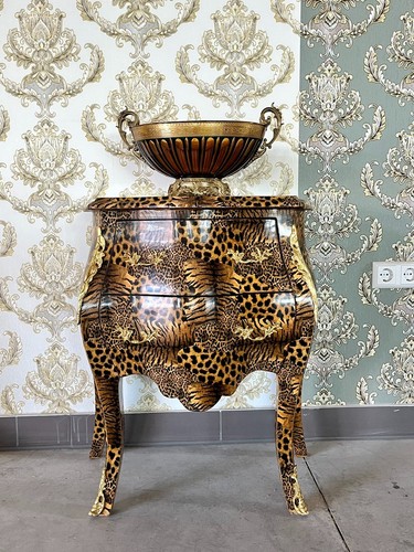 Commode de nuit rococo française fait main en imprimé léopard commode - Photo 1/9
