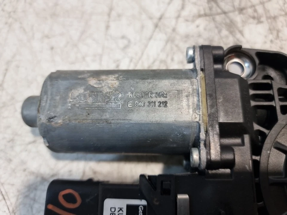 Motor ventana trasera derecha Audi A3 O/S 1.2 gasolina 2012 convertible OEM 8P7959812B Foto 4 de 4