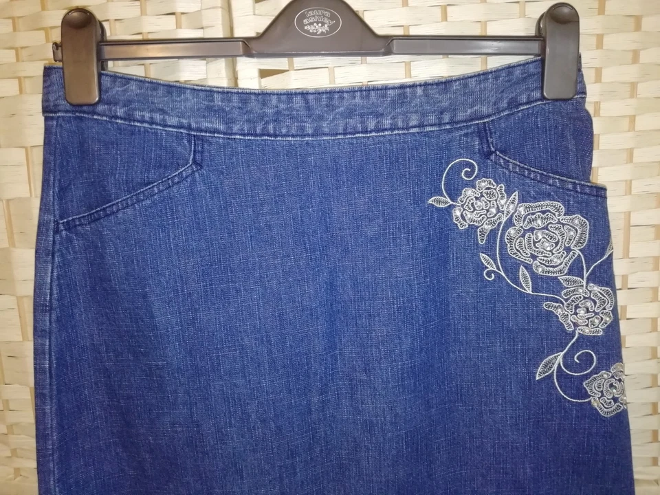 Dash size 14 long denim skirt with applique detail in very good condition - Image 3 of 4