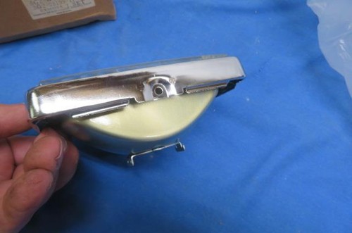 Yamaha 5G2-85462-60-00 5G2-28199-11-00 LENS ASSEMBLY, AUX LAMP RH XJ750 - Picture 3 of 9