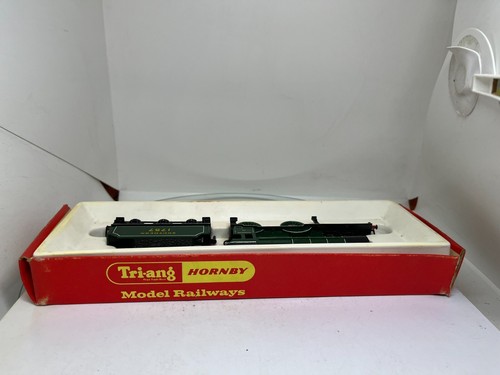 Triang Hornby OO Gauge Railways R350 Class L1 4-4-0 Locomotive & Tender SR Green - Picture 5 of 24