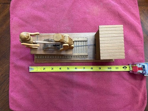 CAJA DE MÚSICA DE MADERA ANIMADA DE COCHE DE MANO REPRODUCE "HE ESTADO TRABAJANDO EN EL FERROCARRIL" (PL) - Imagen 6 de 12