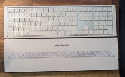 Apple Magic Keyboard mit Ziffernblock - Deutsch QWERTZ (MQ052D/A)