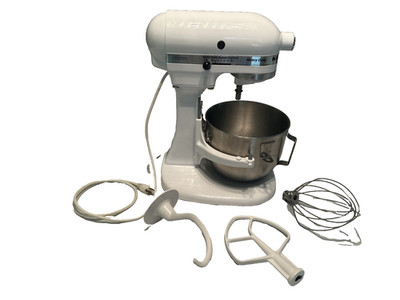 Kitchen Aid Heavy Duty 5 qt. Stand Mixer Mdl K5SSWH great condition