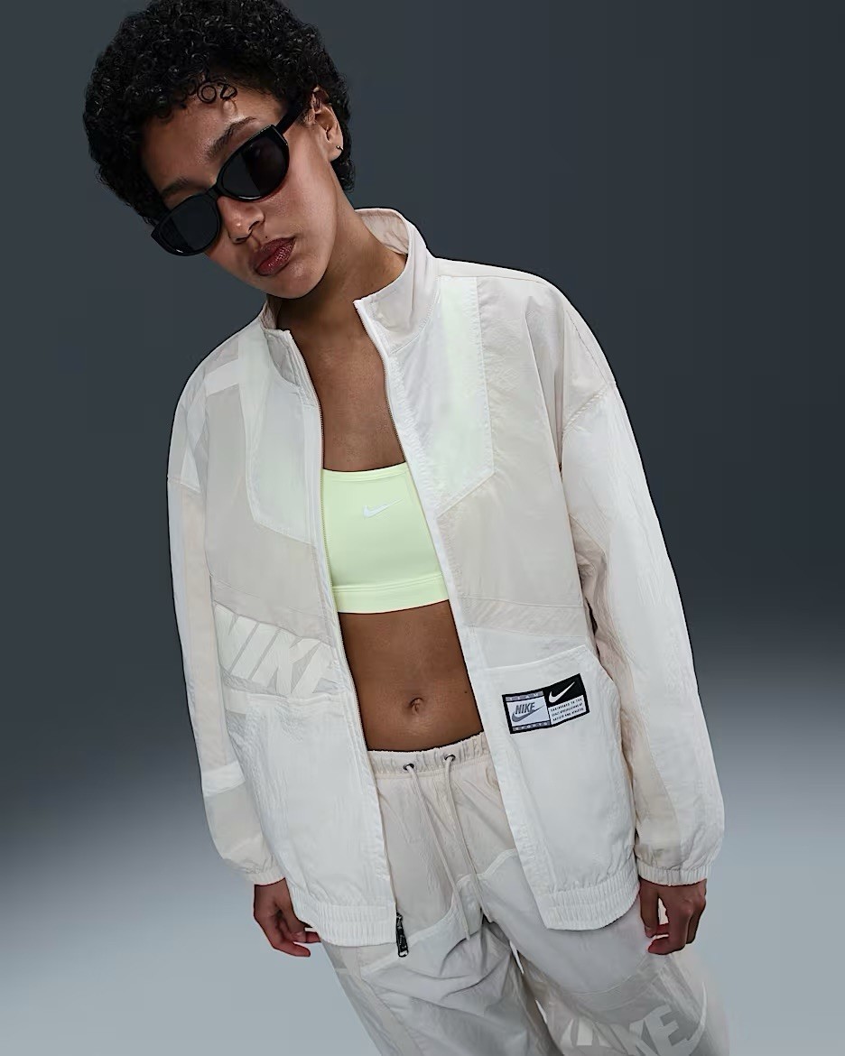 SACAI X NIKE Taglia Medium Nike Sportswear giacca donna tessuto oversize bianco vela prezzo consigliato £ 100