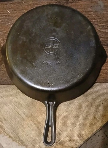 GRISWOLD CAST IRON #9  SKILLET Small Block 11" Seasoned 💥$105💥