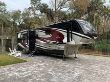2018 Vanleigh Beacon 39GBB fifth wheel travel trailer